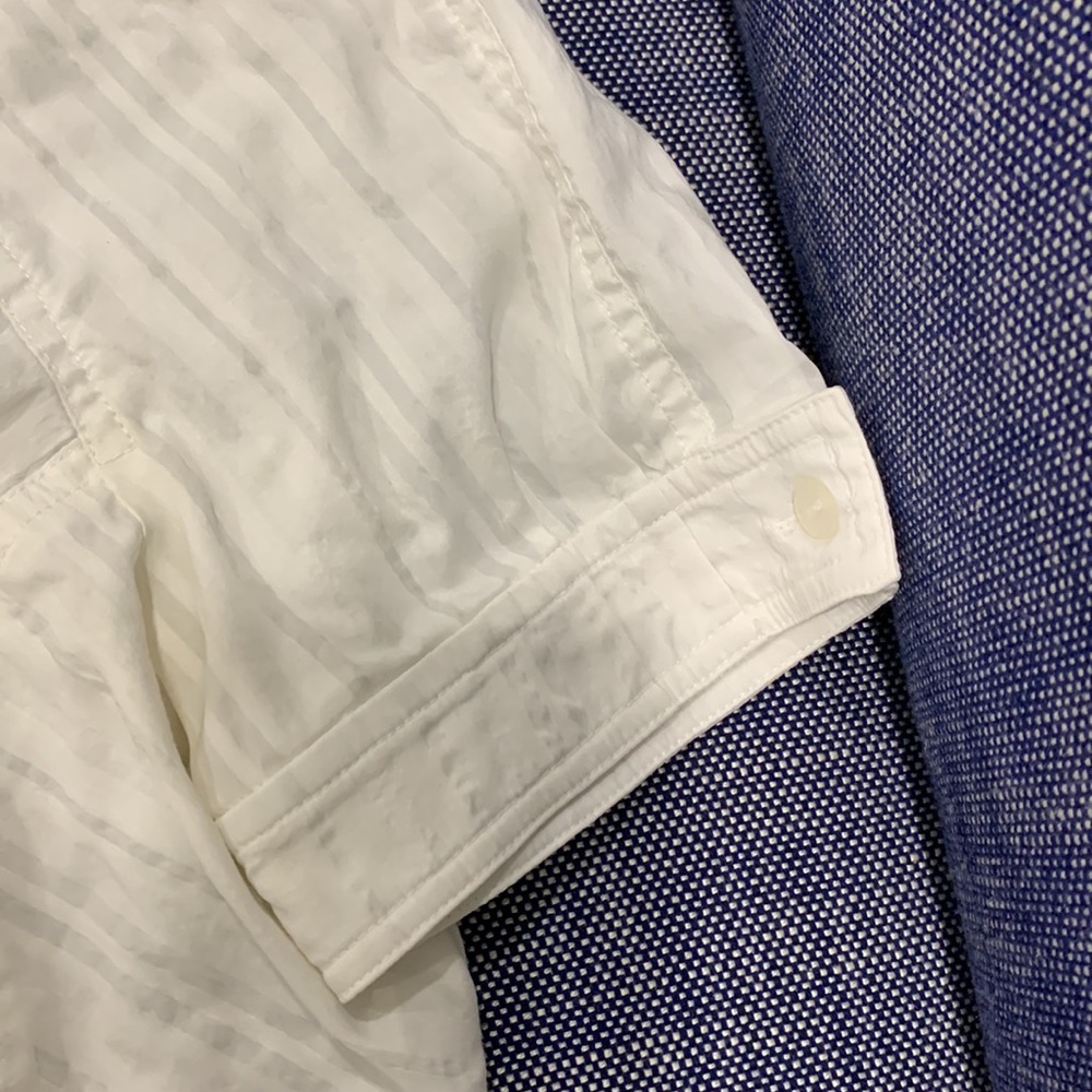 Top blouse. - Picture 3 of 6